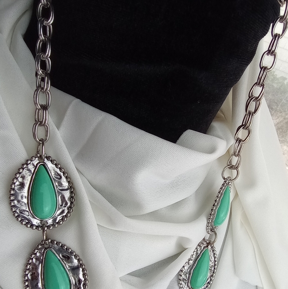 Erica Lyons Southwest Style Necklace Silver tone with Faux Turquoise - Picture 6 of 7